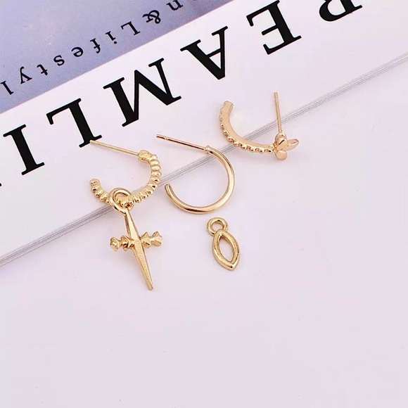 🆑10/$25🆑𝗖𝗟𝗘𝗔𝗥𝗔𝗡𝗖𝗘 3 Gold Leaf Cross Earrings Set NEW - Picture 4 of 10